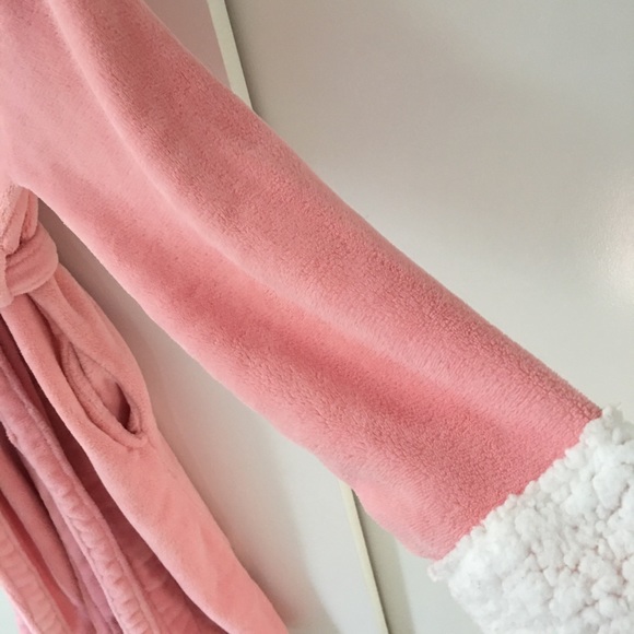 Robe - Picture 4 of 8